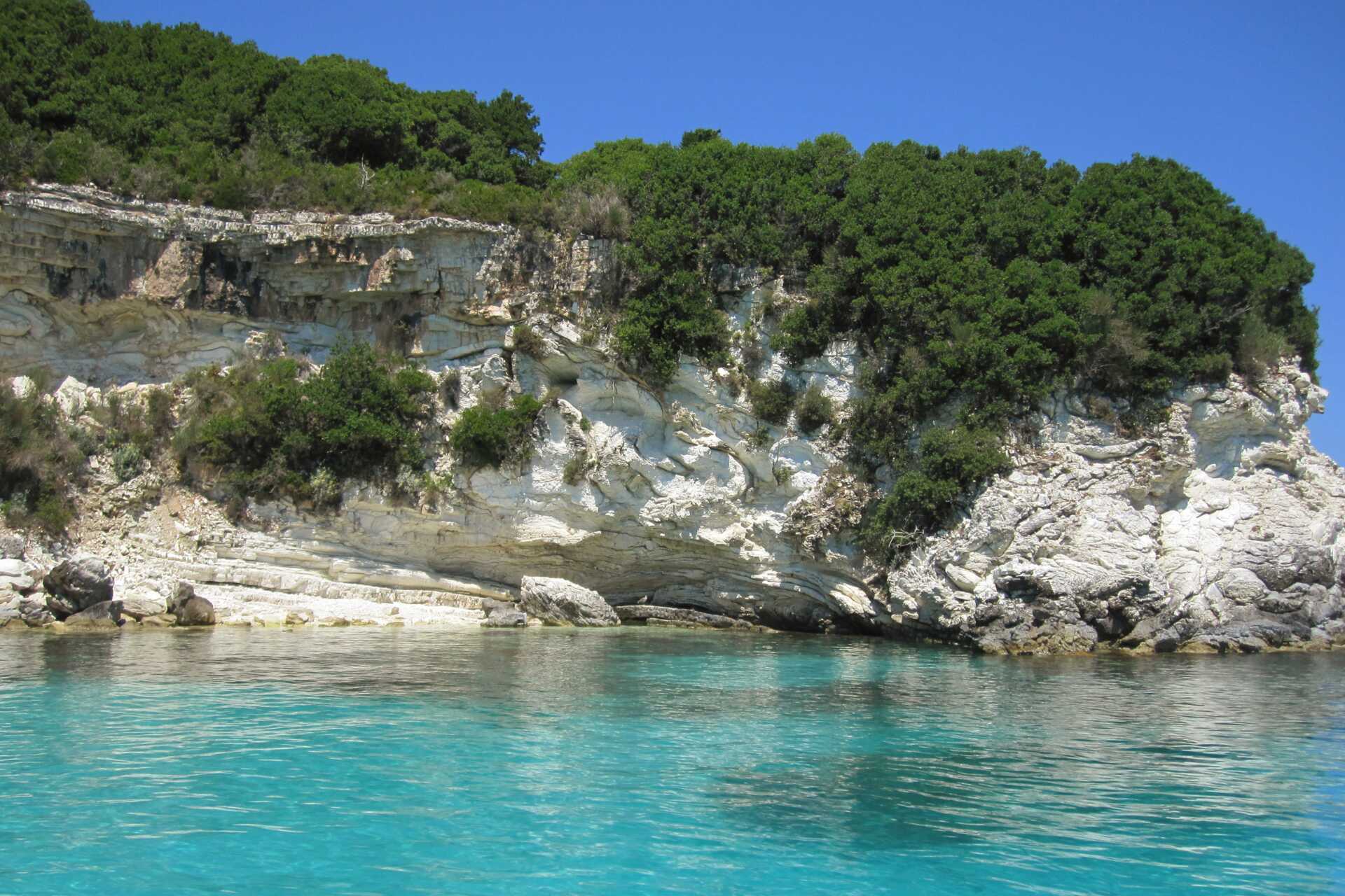 Joonian helmet – Paxos ja Antipaxos