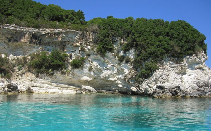 Joonian helmet – Paxos ja Antipaxos