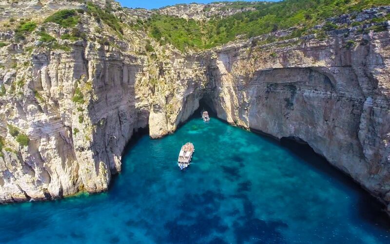 Joonian helmet – Paxos ja Antipaxos