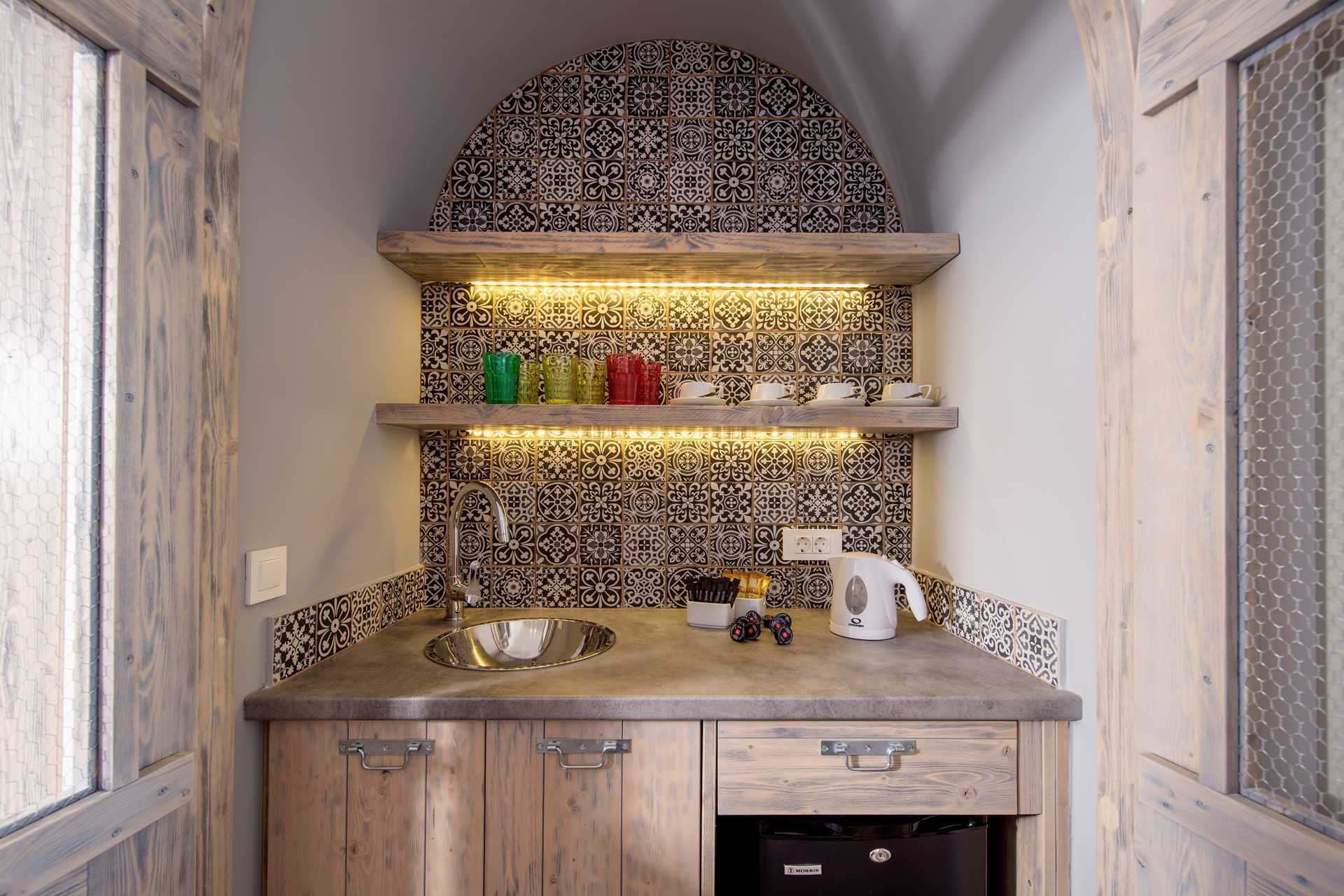 Juniorsviitti Caldera's Dolphin Suitesissa, Santorinilla.