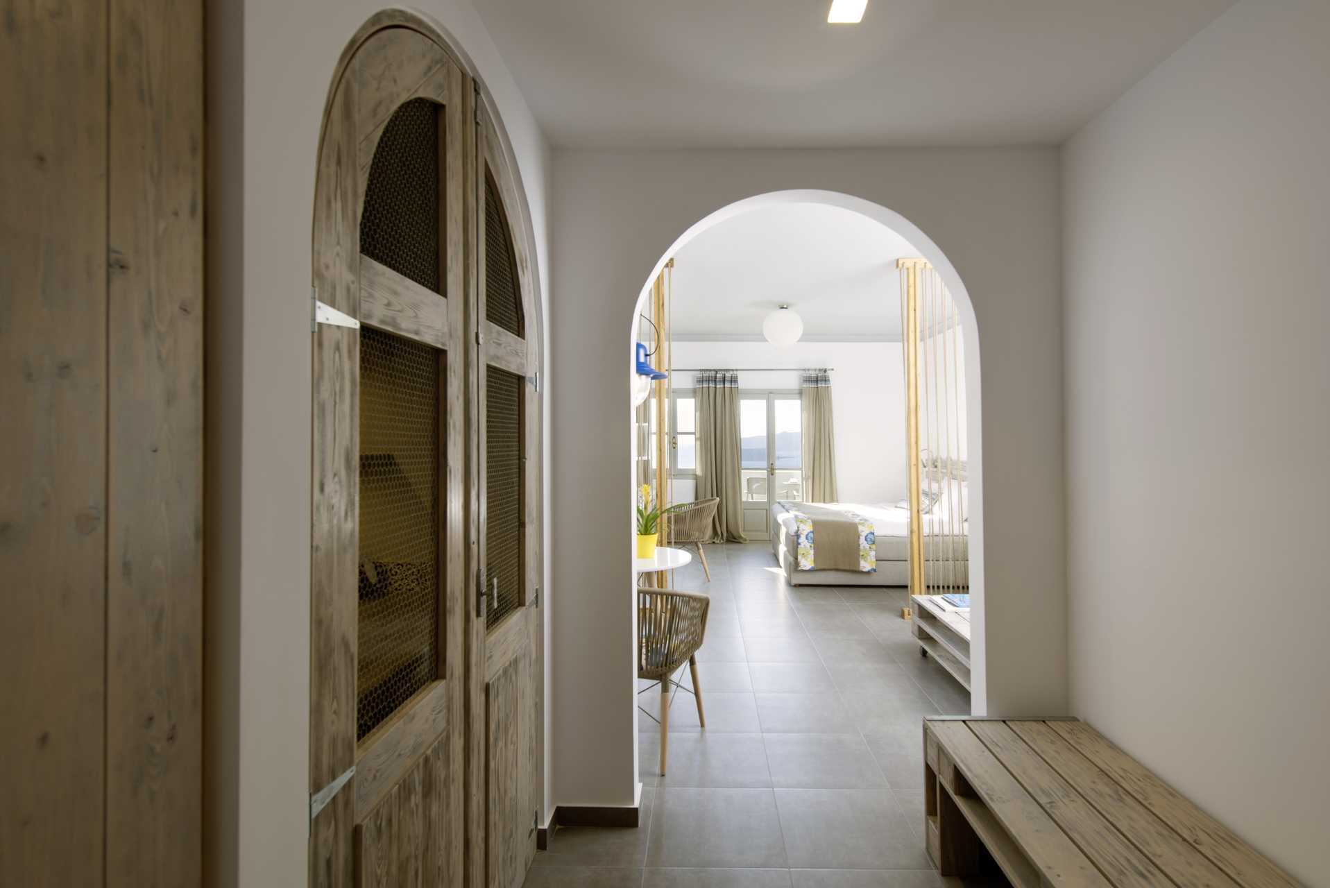 Juniorsviitti Caldera's Dolphin Suitesissa, Santorinilla.