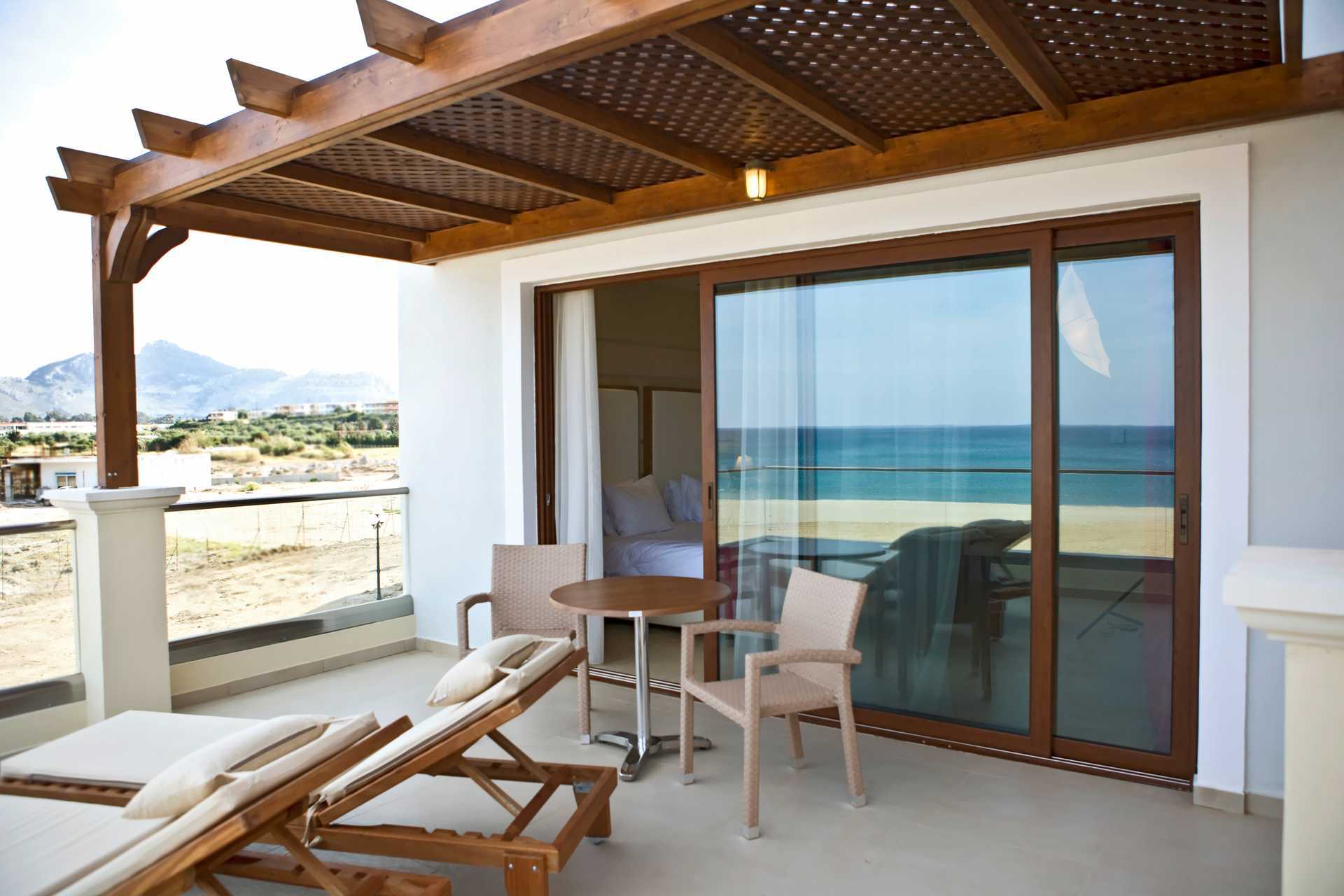 Juniorsviitti Mythos Beach -hotellissa, Rodoksella.