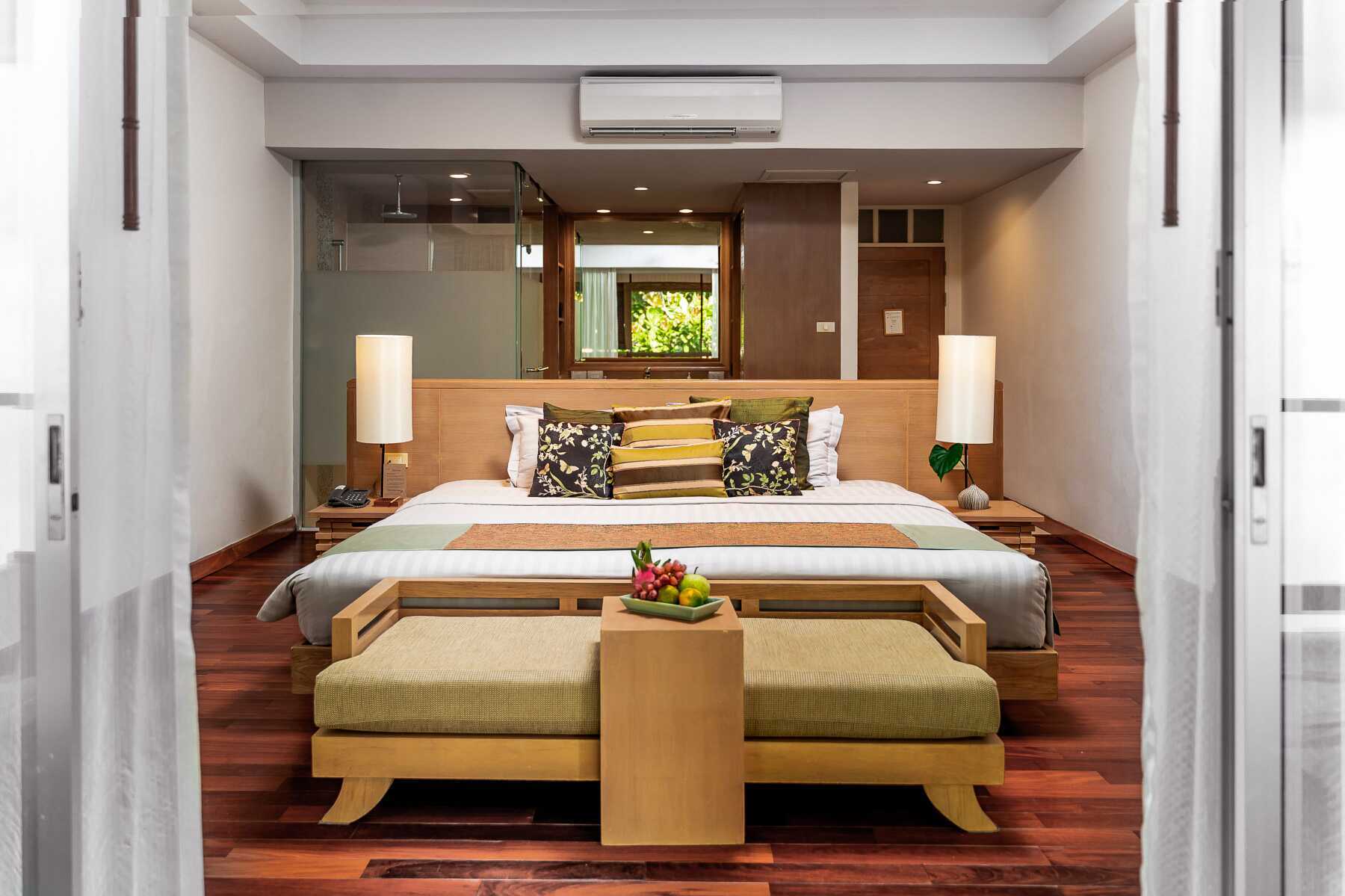 Juniorsviitti Pakasai Resortissa Ao Nangissa, Thaimaassa.