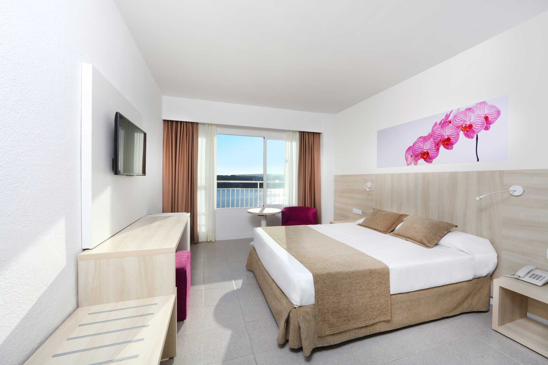 Kahden hengen huone Bahia Principe Sunlight Coral Playa -hotellissa Mallorcalla, Espanjassa.