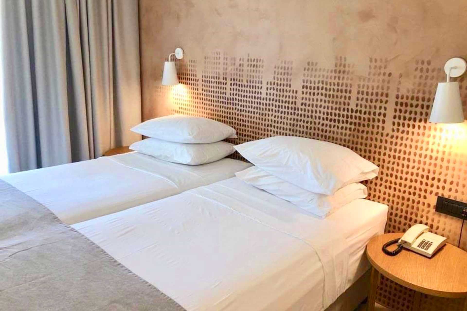 Kahden hengen huone Bitzaro Grandessa Kalamakissa Zakynthoksella.