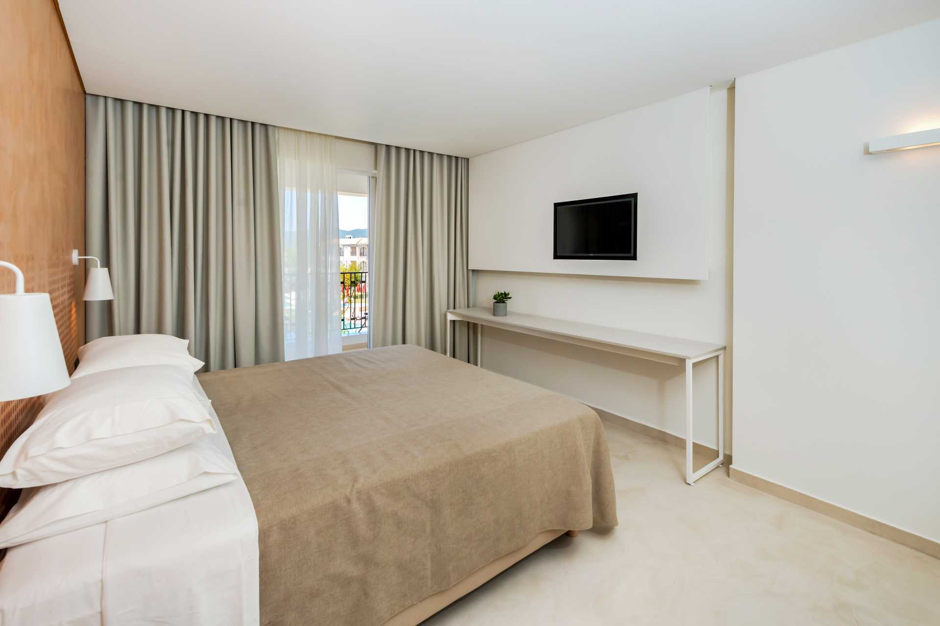 Kahden hengen huone Bitzaro Grandessa Kalamakissa Zakynthoksella.