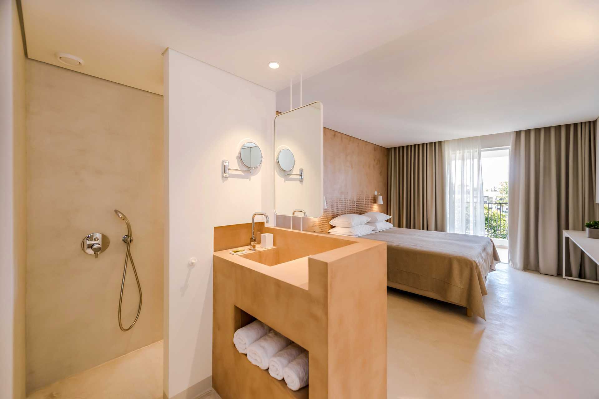 Kahden hengen huone Bitzaro Grandessa Kalamakissa Zakynthoksella.