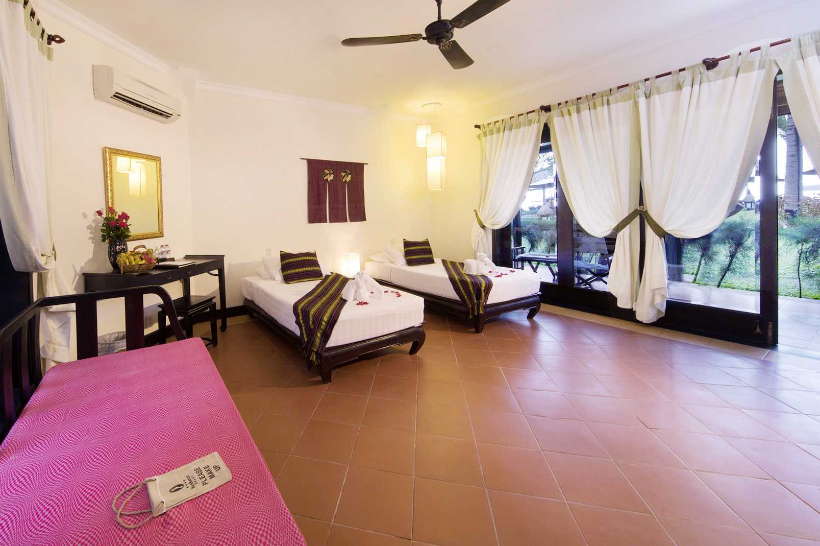 Kahden hengen huone bungalowissa Hotel Seahorse Resort & Spassa Phan Thietissä, Vietnamissa.