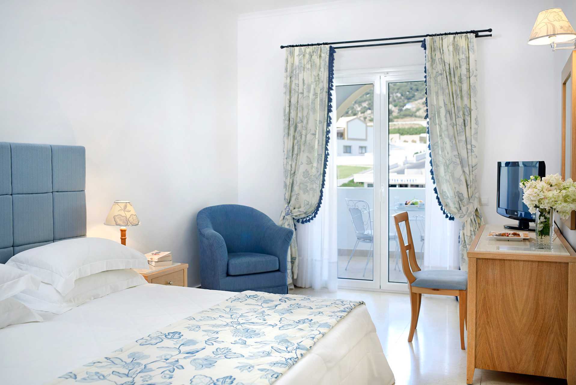 Kahden hengen huone bungalowissa Mitsis Norida Beach -hotellissa Kosissa, Kreikassa.