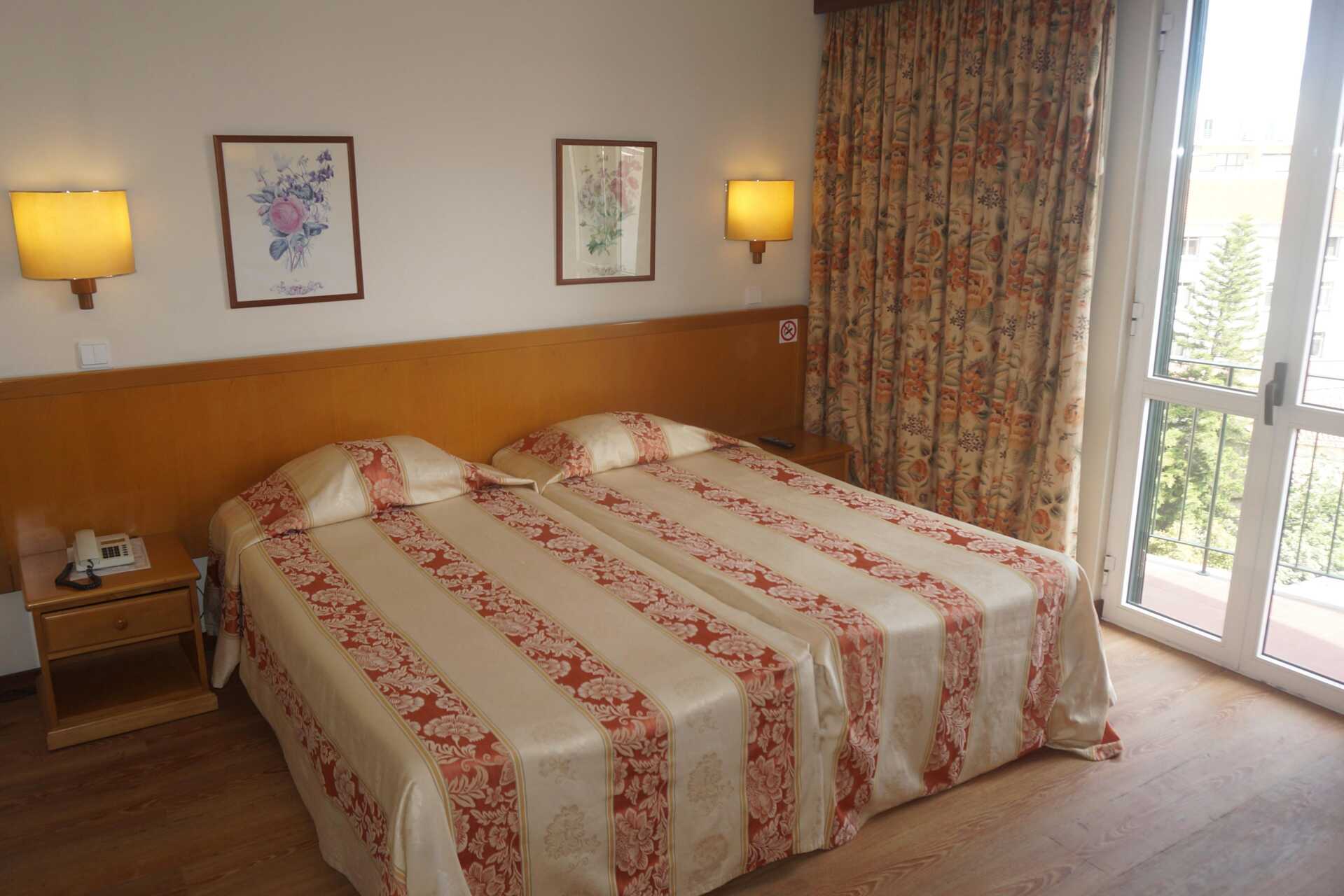 Kahden hengen huone Do Centro hotellissa Funchalissa, Madeiralla.