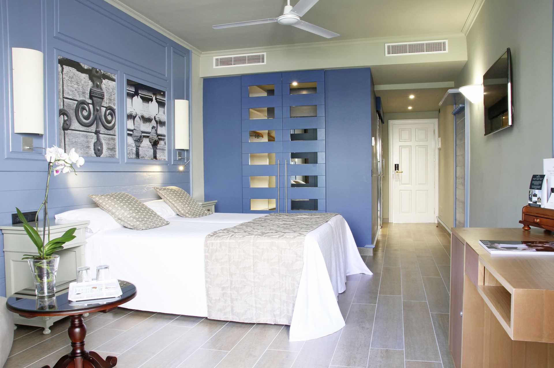 Kahden hengen huone. Hotelli Adrian Colon Guahani, Playa de las Americas, Teneriffa.