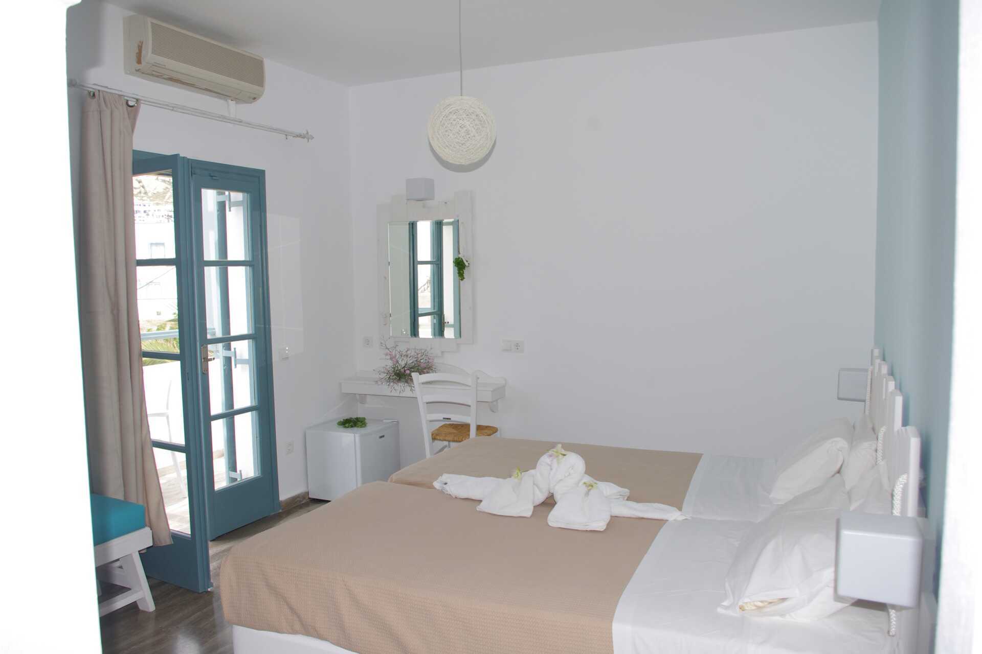 Kahden hengen huone hotelli Alitana Boutiquessa Kamarissa, Santorinilla.