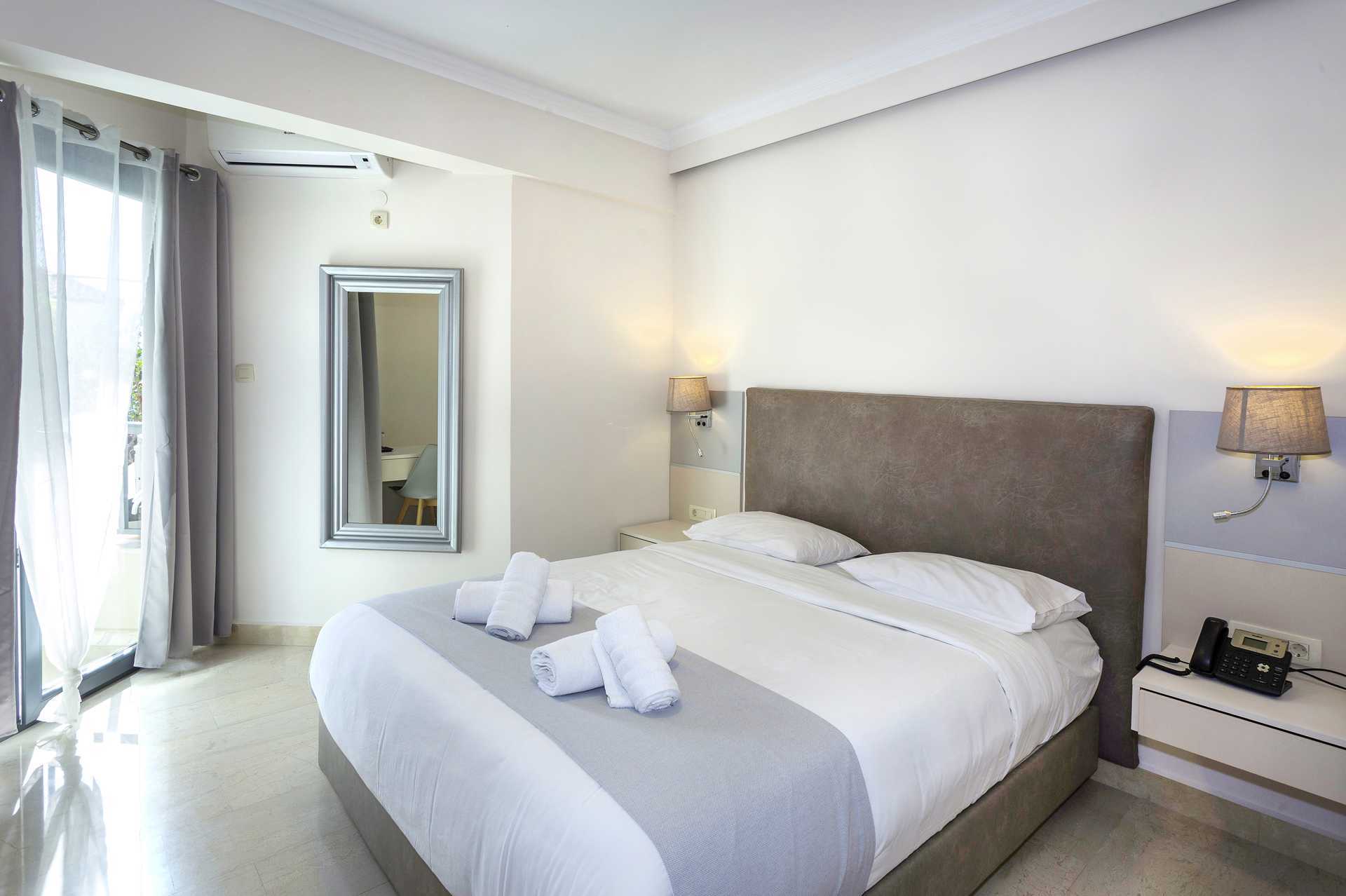 Kahden hengen huone. Hotelli Bacoli, Parga, Kreikka.