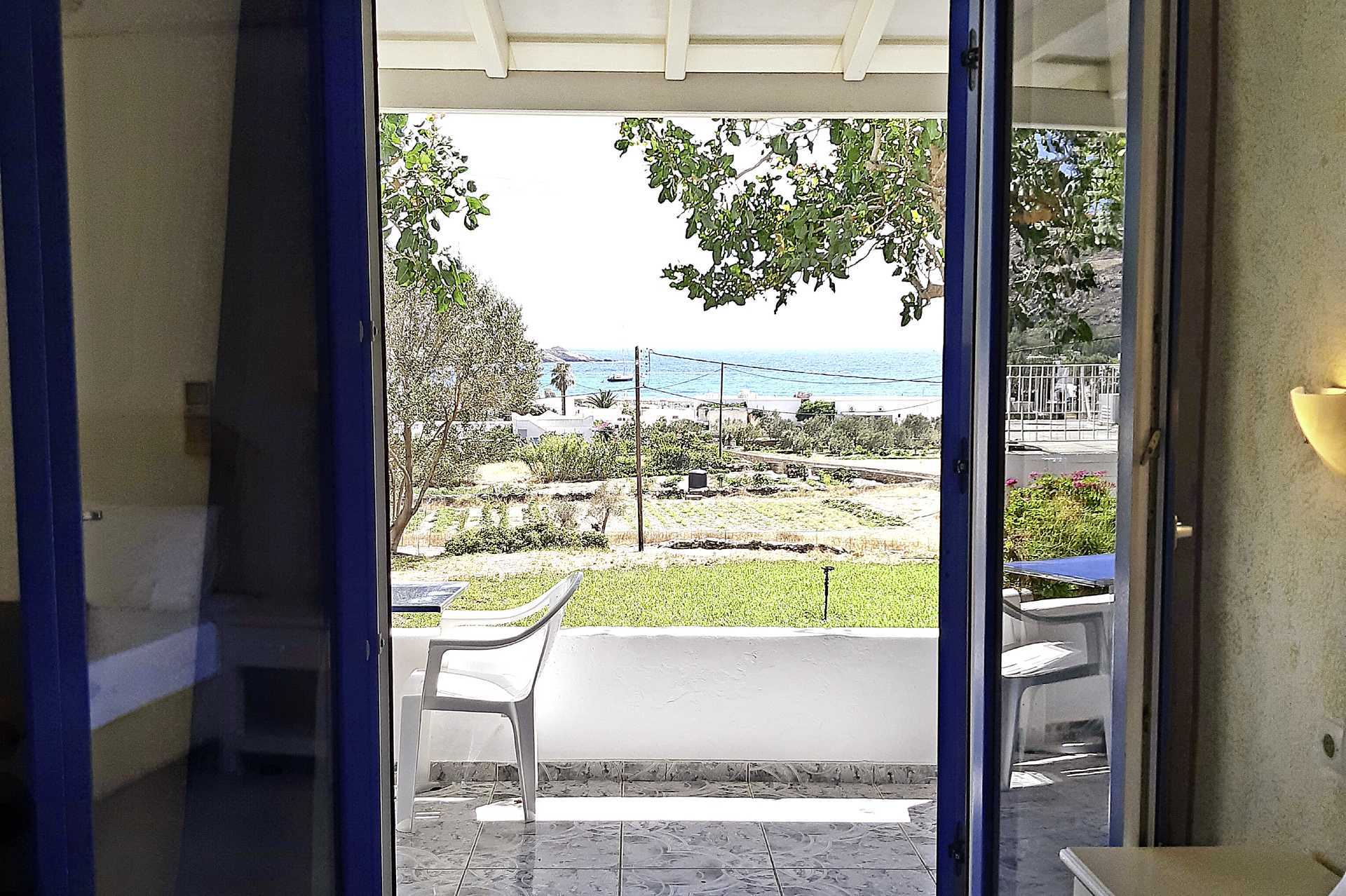 Kahden hengen huone. Hotelli Marcos Beach, Ios, Kreikka.