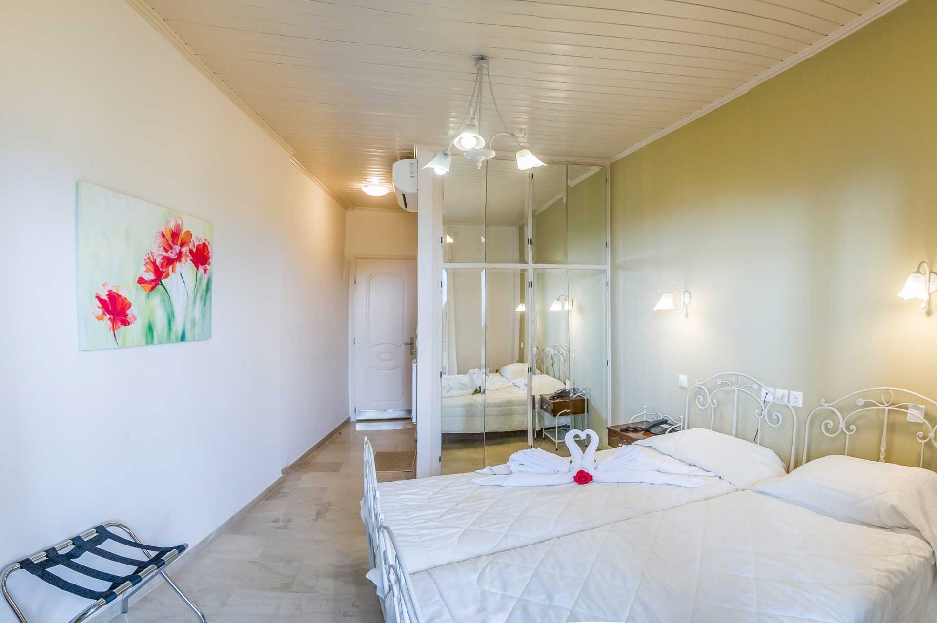 Kahden hengen huone, Hotelli Nepheli, Kanali, Kreikka.