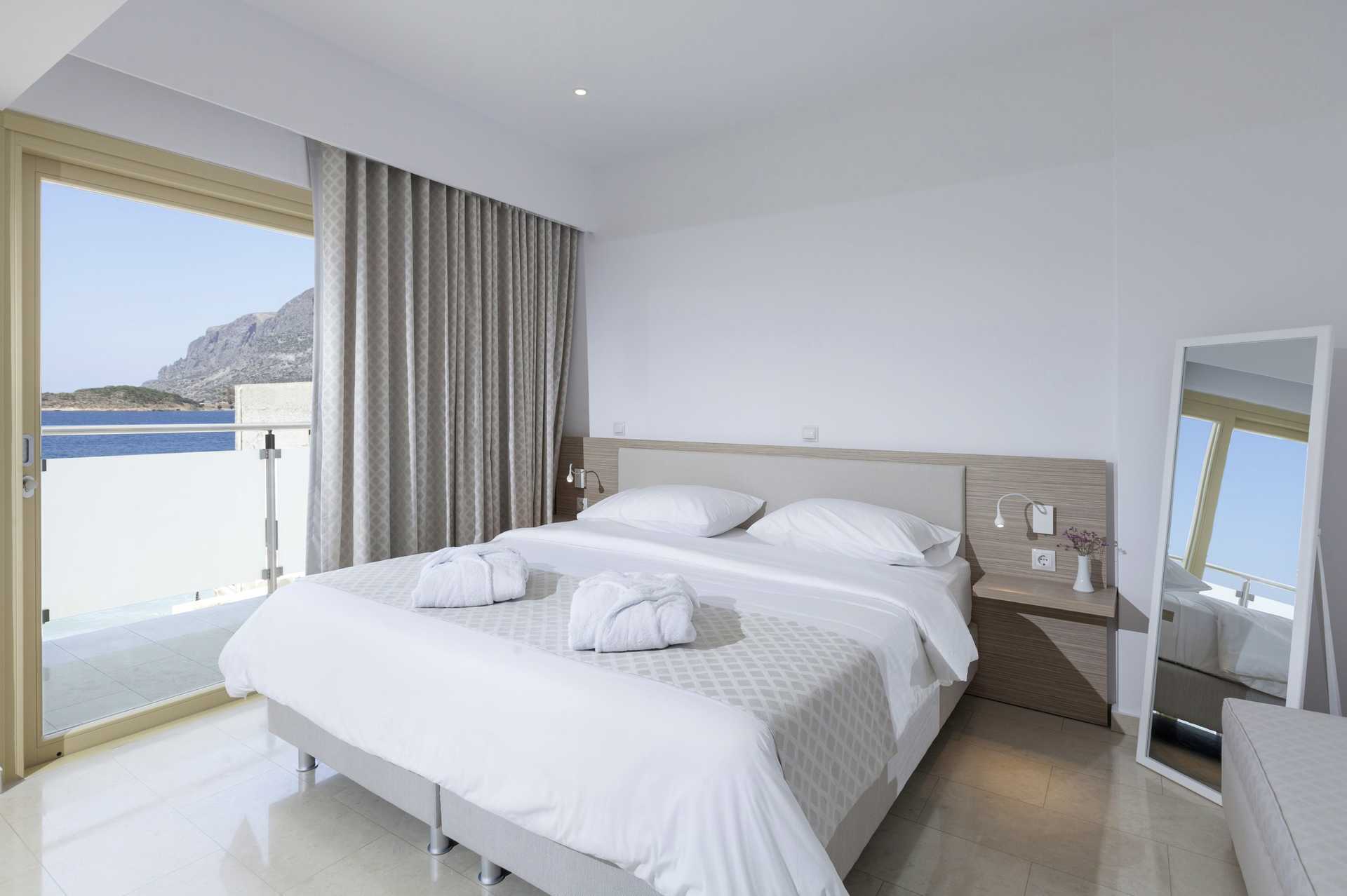 Kahden hengen huone, Hotelli Zephyros, Kalymnos.