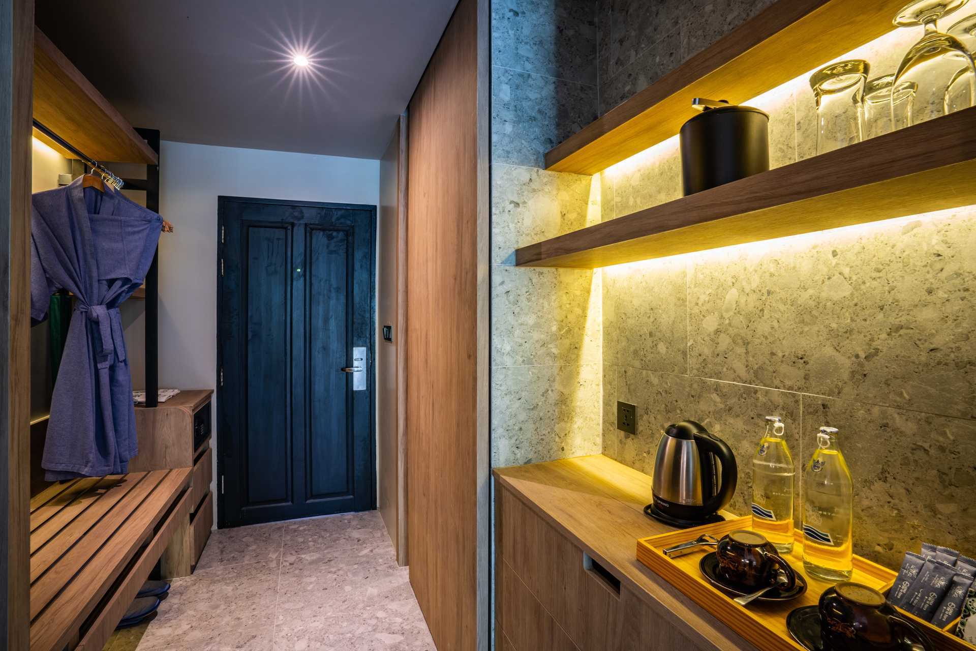 Kahden hengen huone jaetulla uima-altaalla, hotelli La Flora Khao Lak, Khao Lakissa, Thaimaassa.