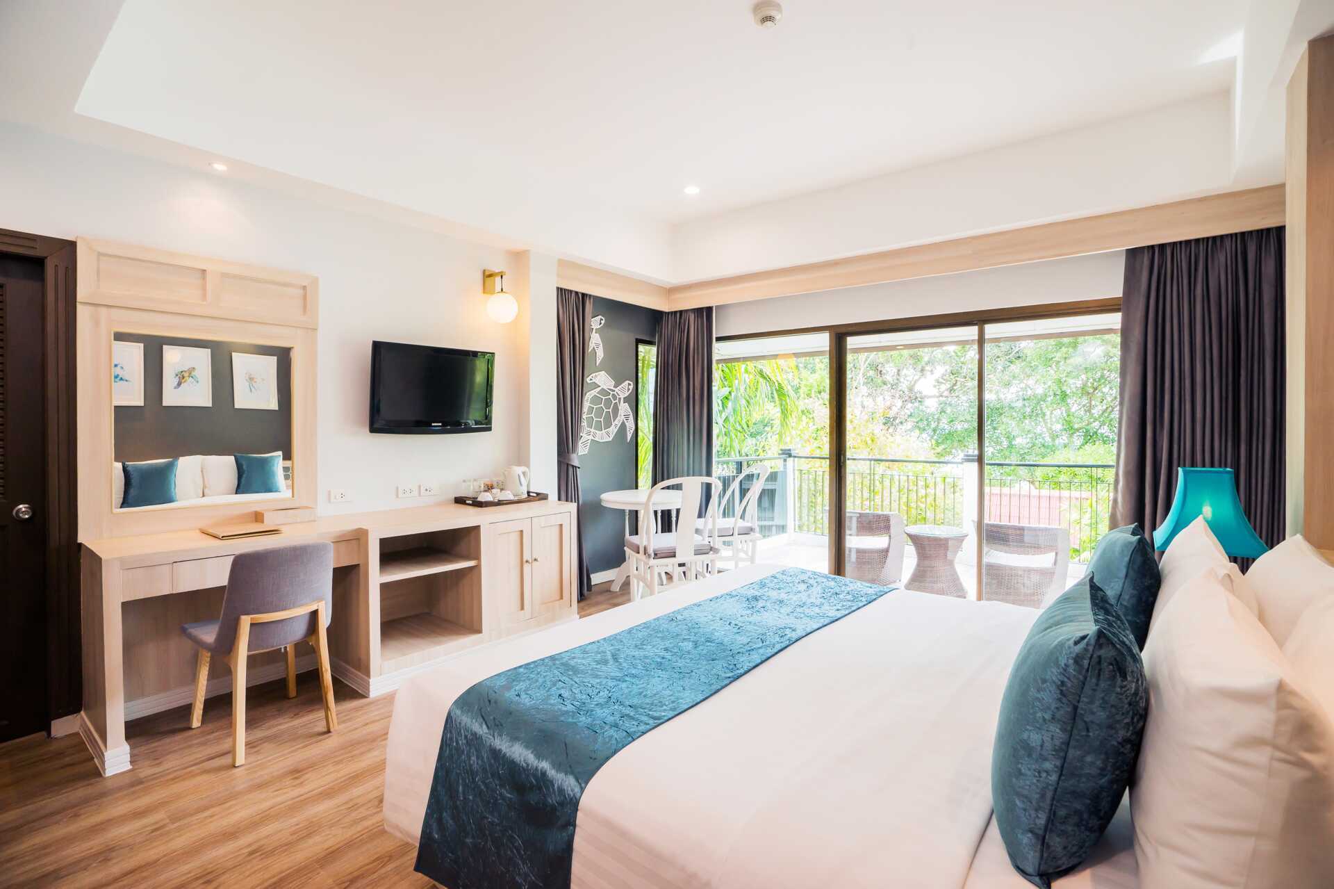 Kahden hengen huone Khaolak Emerald Beach Resortissa Khao Lakissa.