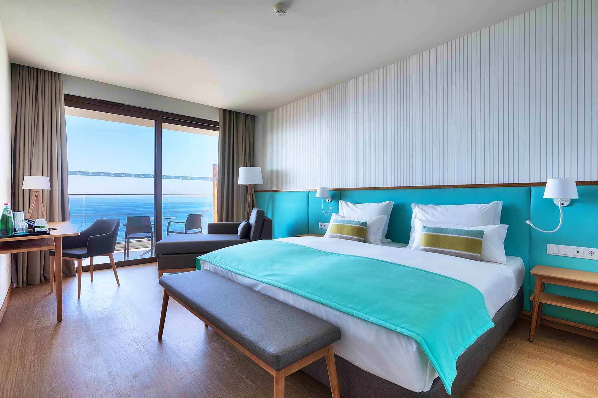 Kahden hengen huone merinäköalalla Hotel Sentido Galomarissa Madeiralla, Portugalissa.
