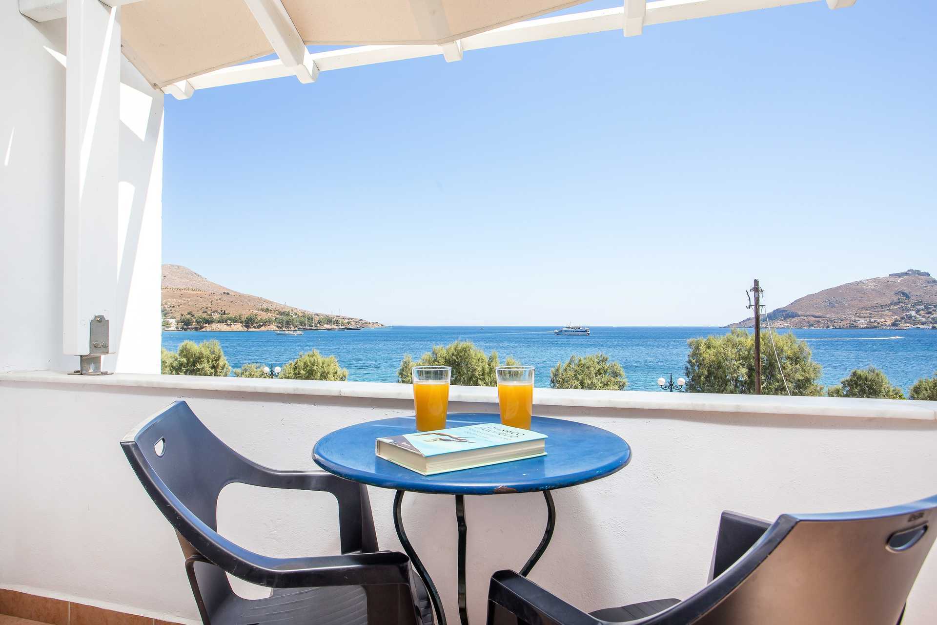 Kahden hengen huone merinäköalalla. Hotelli Alinda, Leros, Kreikka.