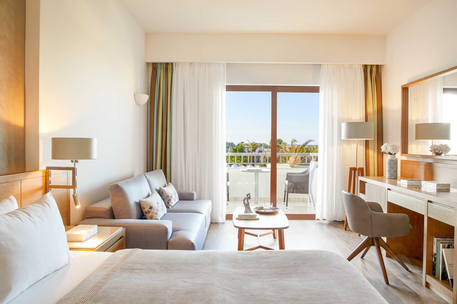 Kahden hengen huone Minoa Palace Resort &amp; Spa -hotellissa Plataniaksessa Kreetalla, Kreikassa.