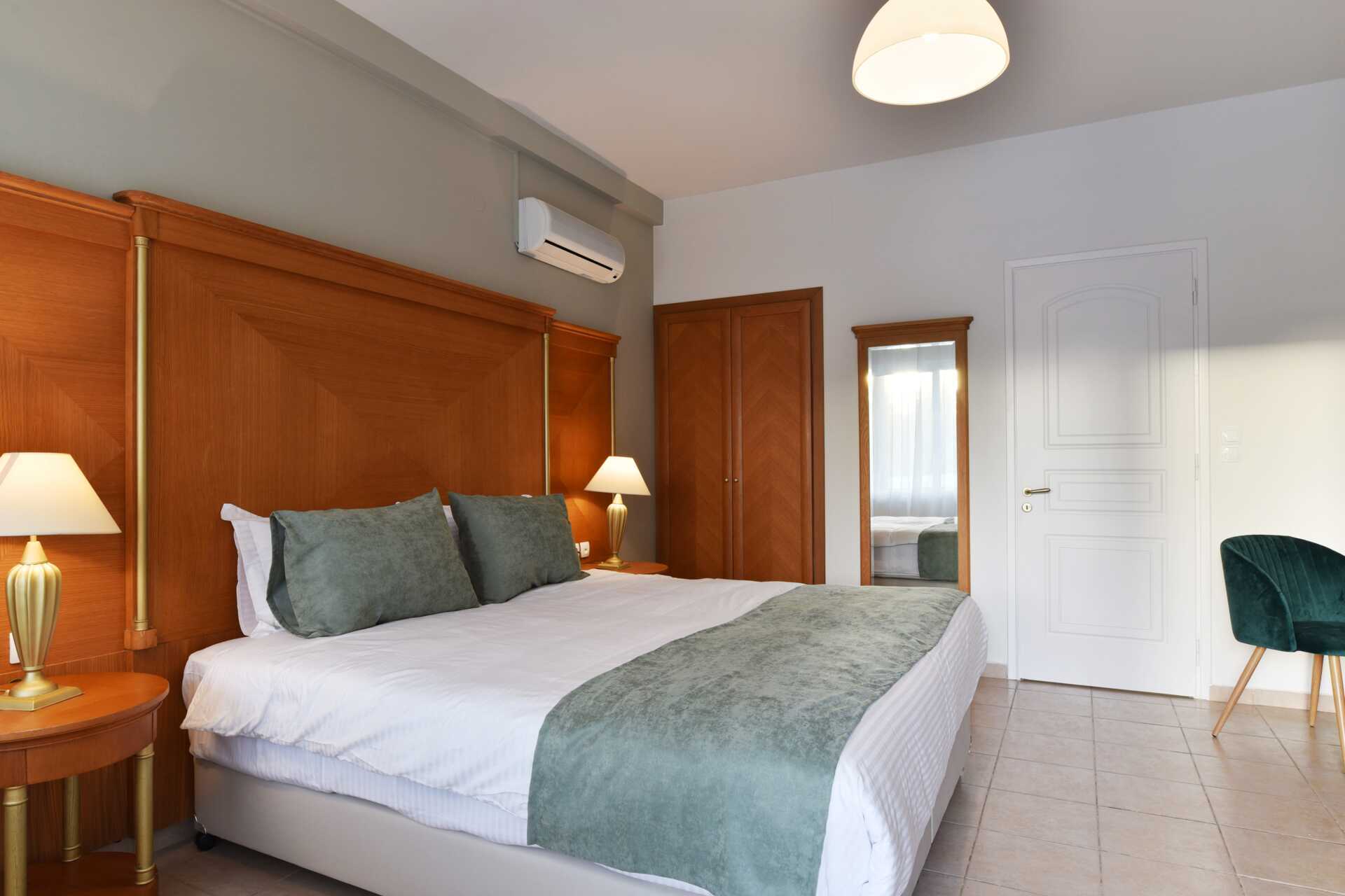 Kahden hengen huone Okeanis II -hotellissa Kreetalla, Kreikassa.