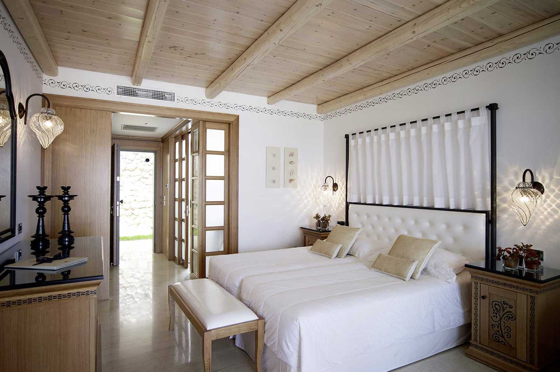 Kahden hengen huone omalla altaalla Blue Domes Mitsis hotellissa Kosilla.