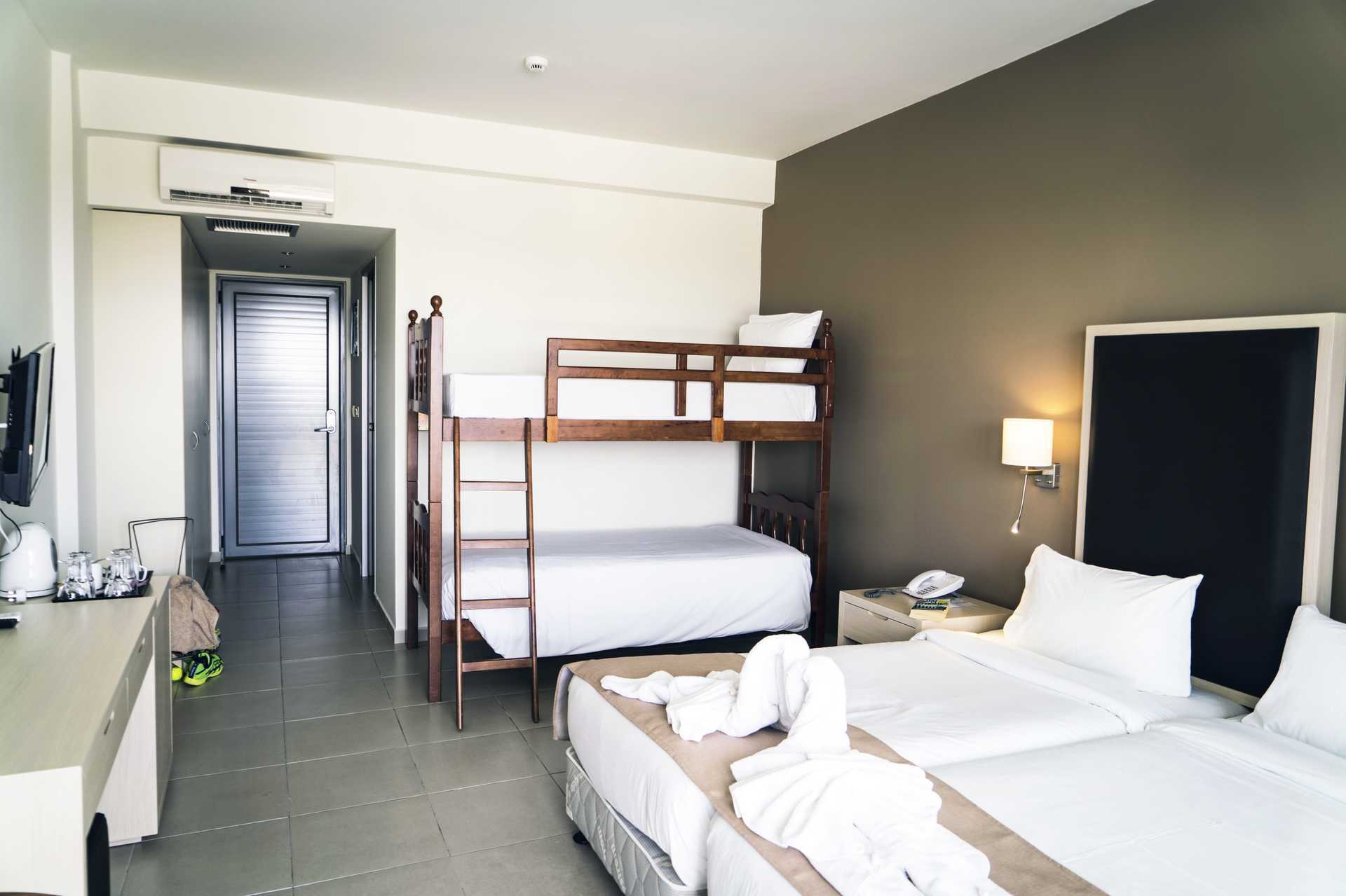 Kahden hengen huone sivurakennuksessa Levante Beach Resortissa Afandoussa, Rodoksella.