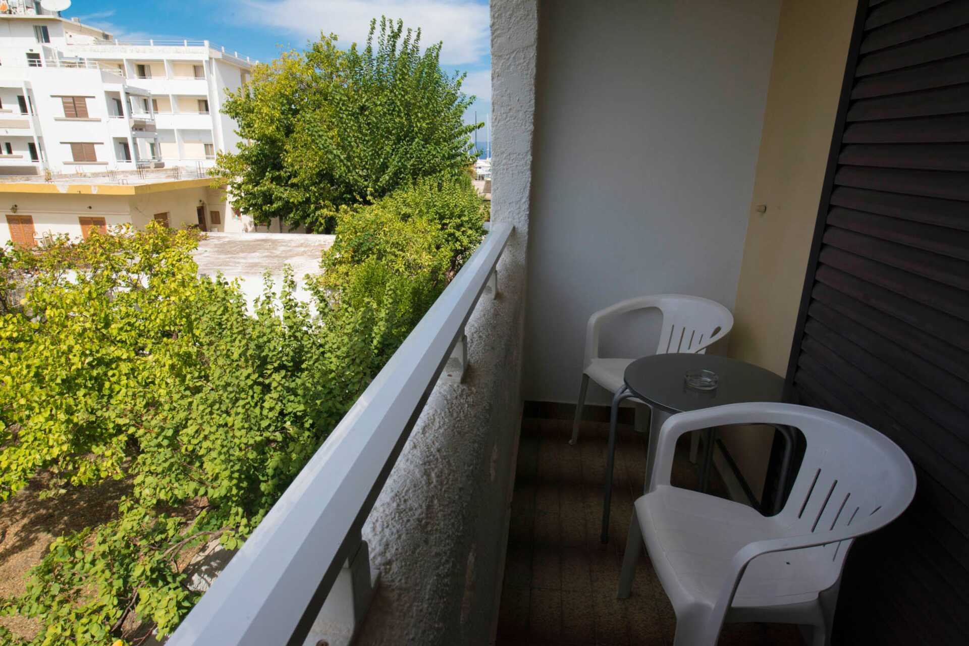 Kahden hengen huoneen parveke. Hotelli International, Kos, Kreikka.