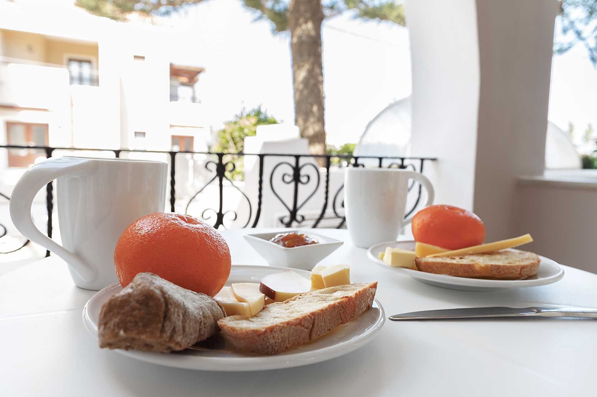 Kahden huoneen huoneisto Hotel Santa Helena Beachissä.