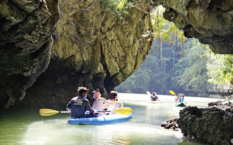 Kajakkiseikkailu Phang Nga Bayn luonnonpuistossa