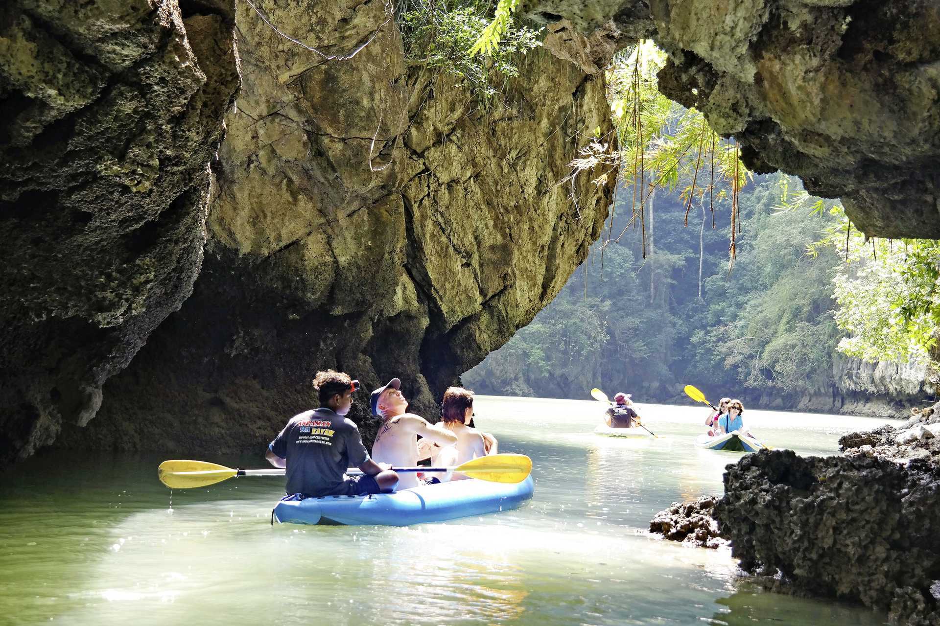 Kajakkiseikkailu Phang Nga Bayn luonnonpuistossa