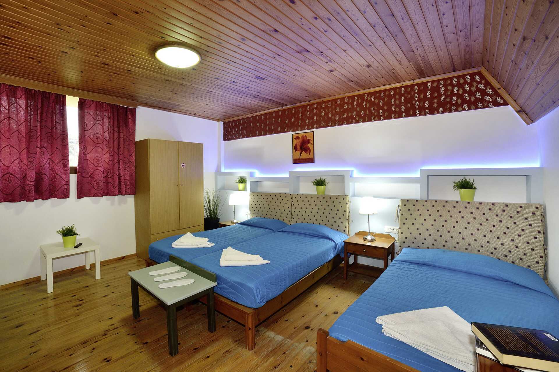 Kaksikerroksinen kaksio, Hotelli Mythos Platanias, Kreeta.