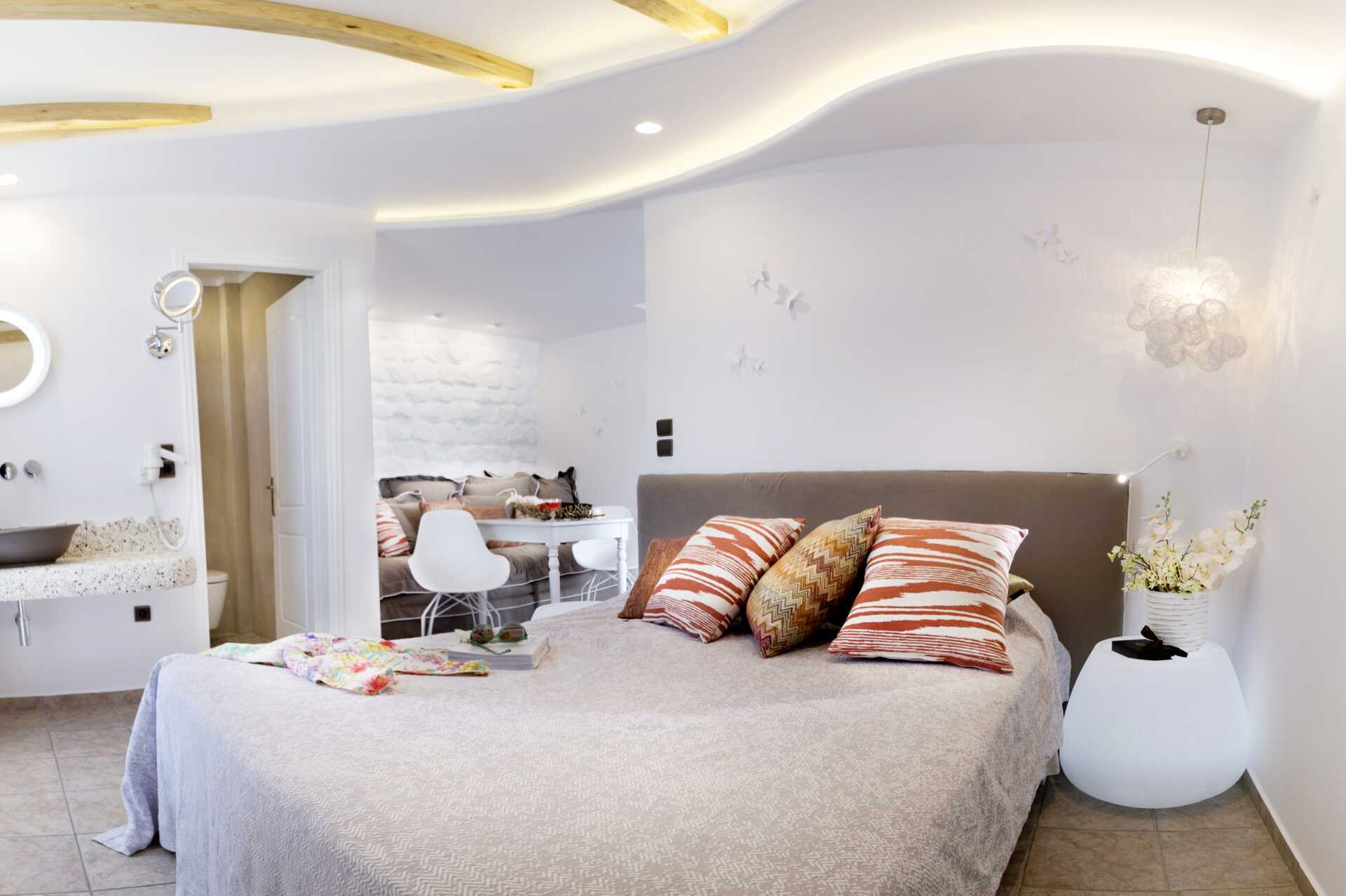 Kaksio alennetulla maatasolla hotelli Spirosissa Naxos Townissa, Kreikassa.