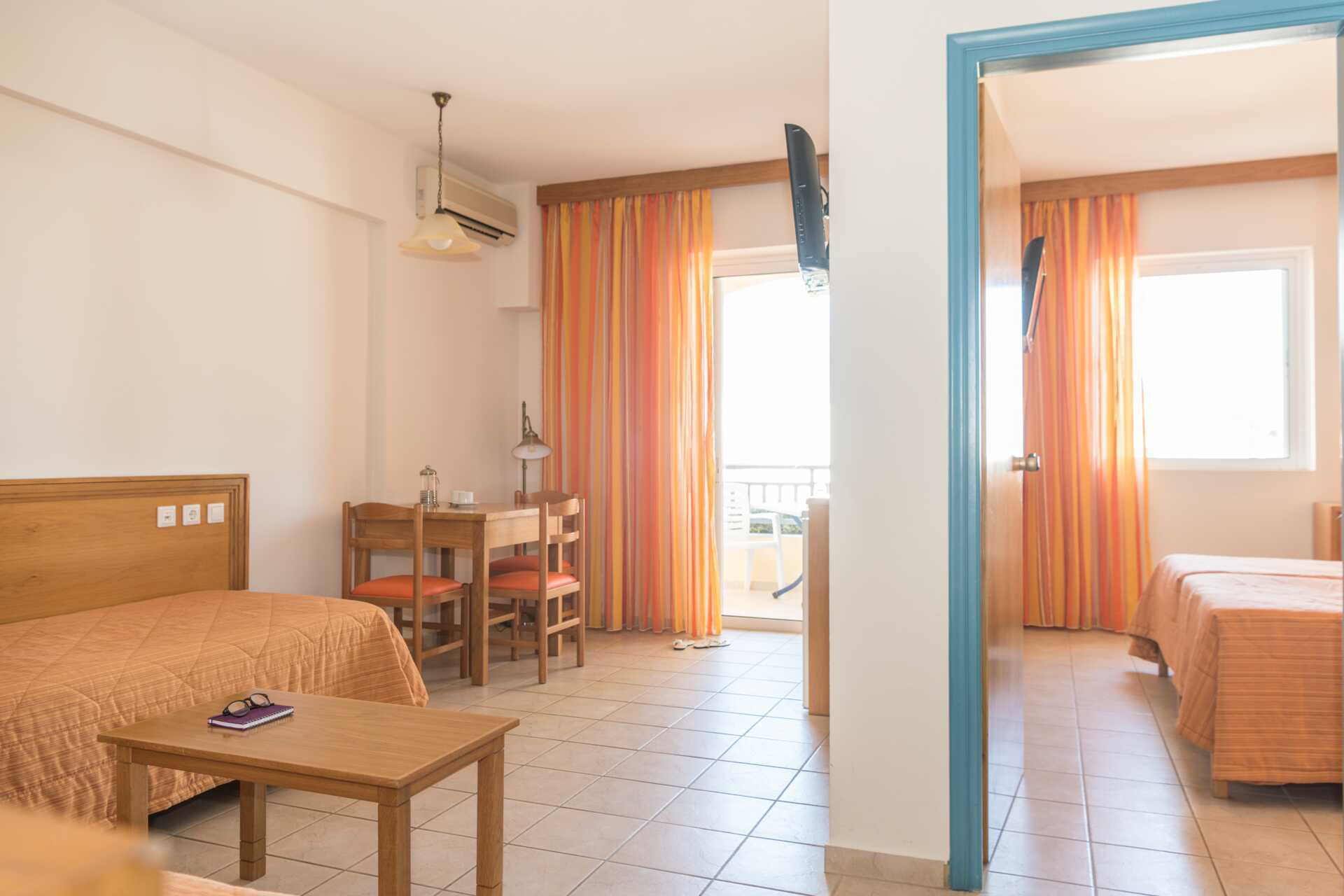 Kaksio. Hotelli Akti Chara, Rethymnon, Kreeta, Kreikka.