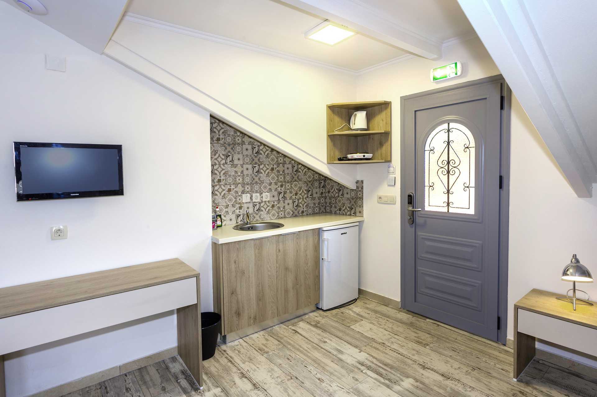 Kaksio. Hotelli Bacoli, Parga, Kreikka.