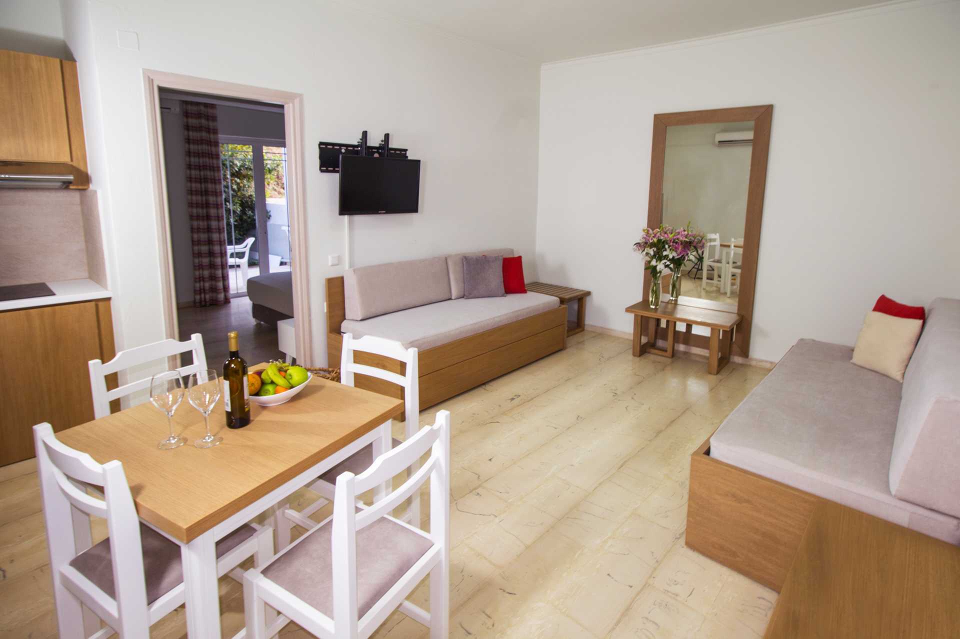 Kaksio, hotelli Elia. Kato Stalos, Kreeta, Kreikka.