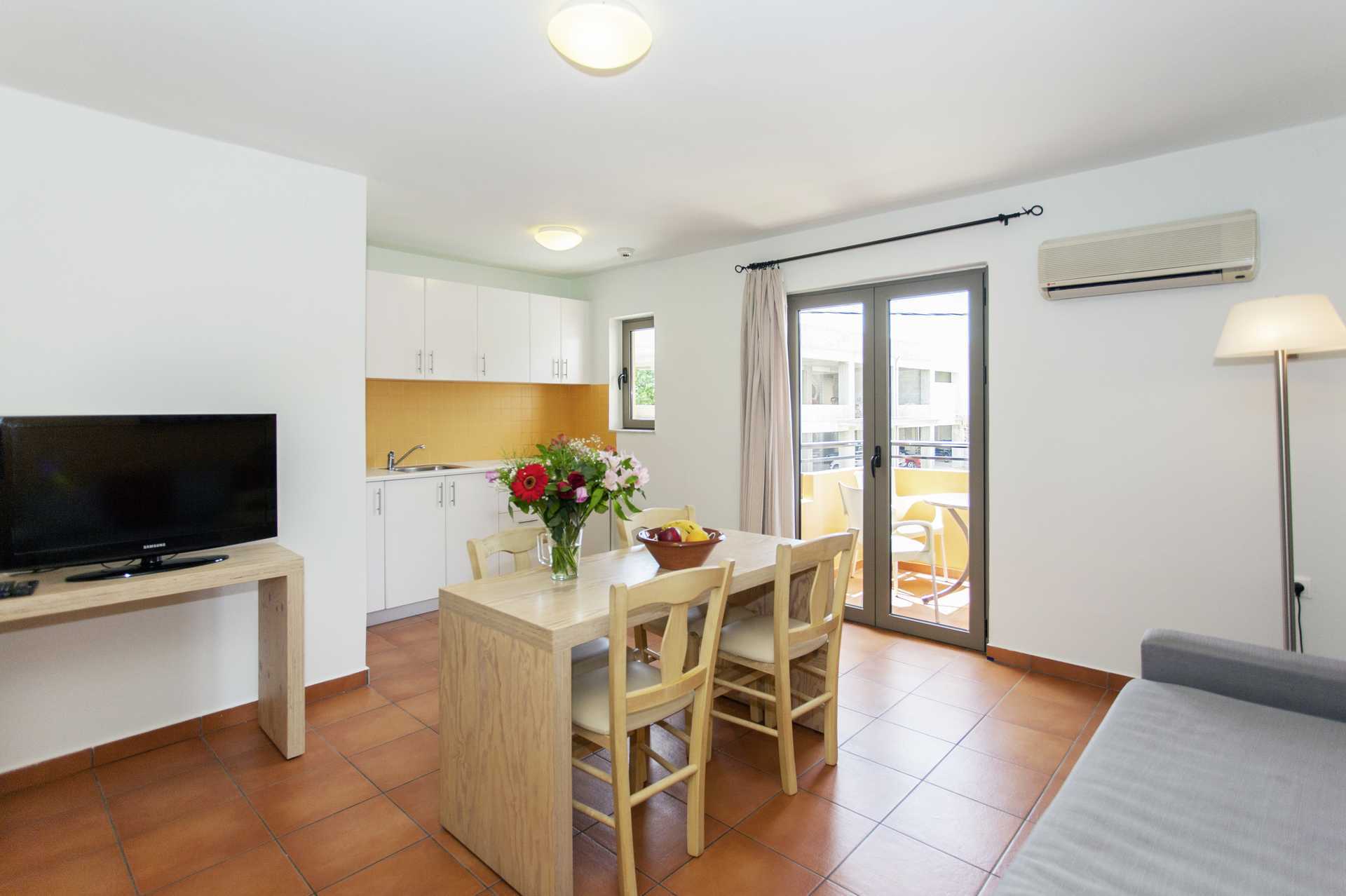 Kaksio, Hotelli Faros, Kato Stalos, Kreeta.