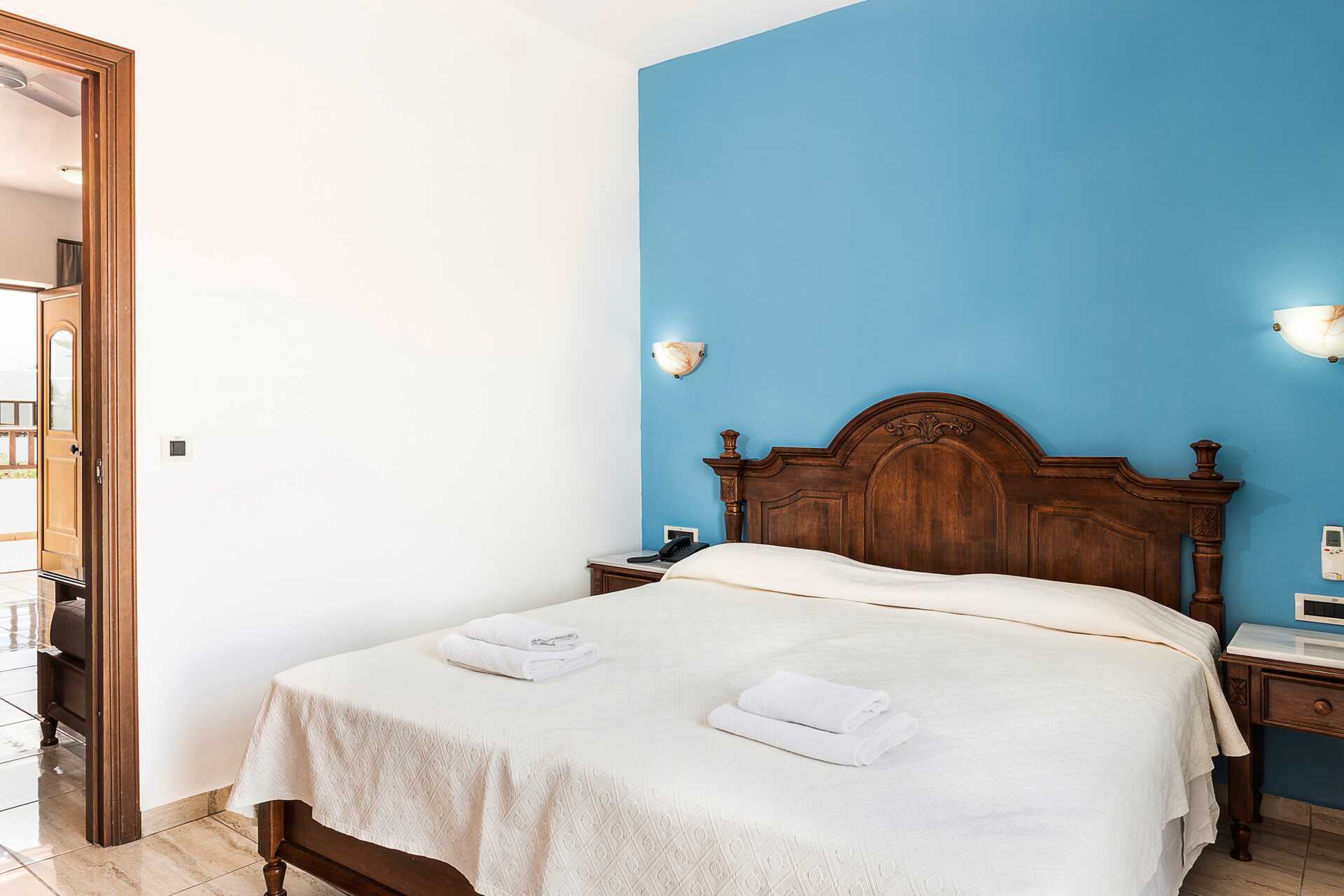 Kaksio Hotelli Geraniotis Beachissä Plataniaksessa Kreetalla, Kreikassa.