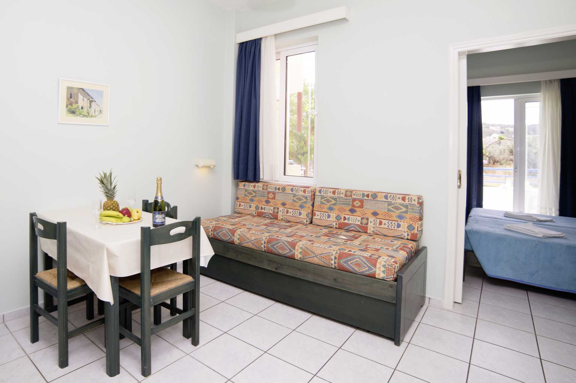 Kaksio. Hotelli Marva, Rethymnon, Kreeta.