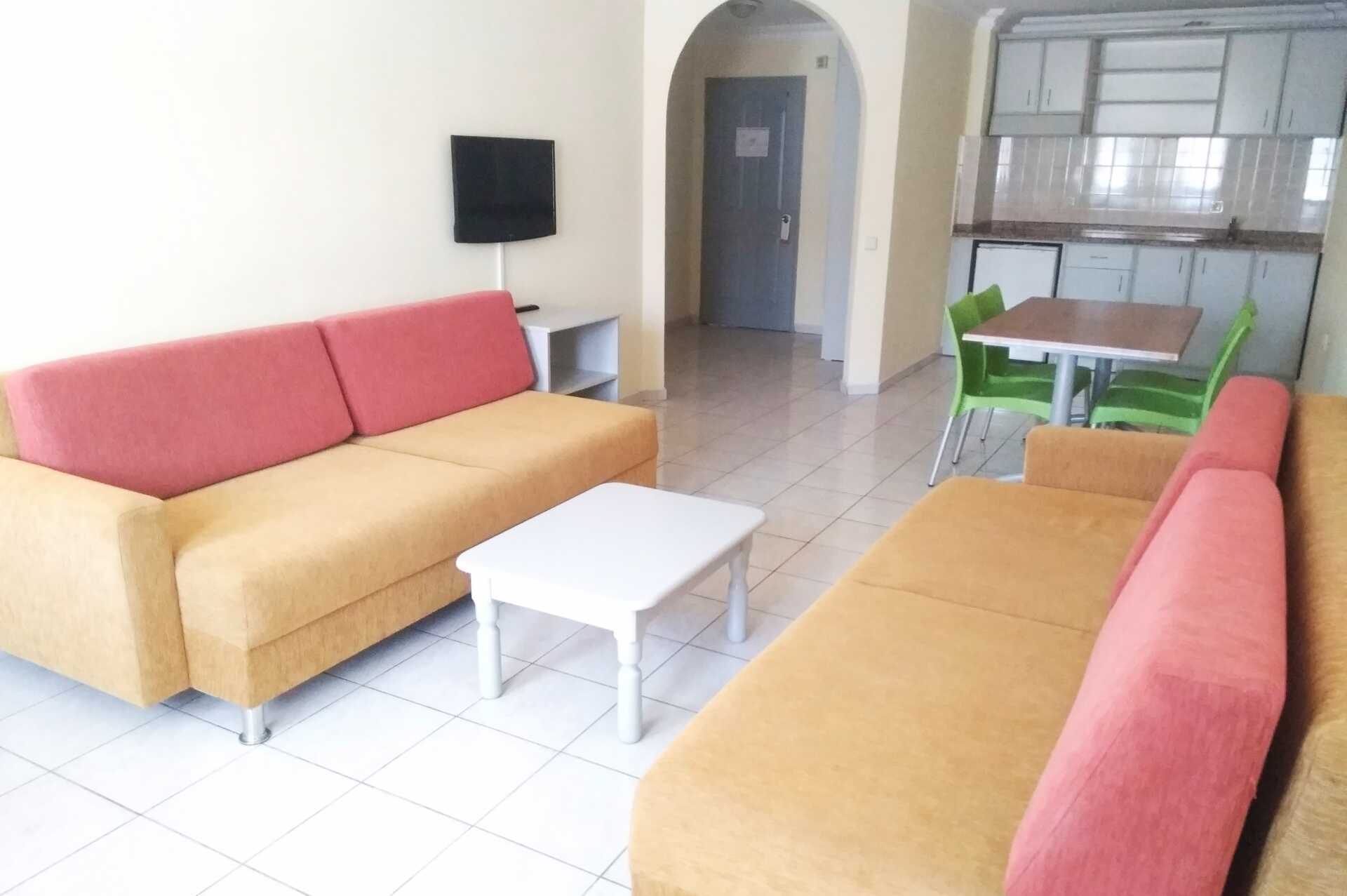 Kaksio. Hotelli Sailor, Alanya, Turkki.