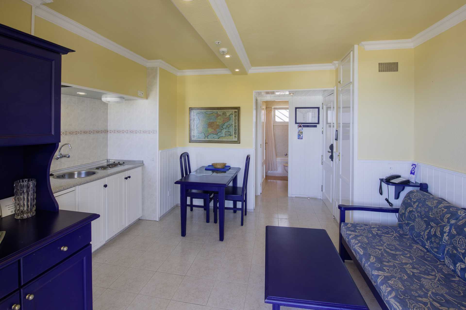 Kaksio hotelli Teneguiassa Puerto de la Cruzissa, Teneriffalla.