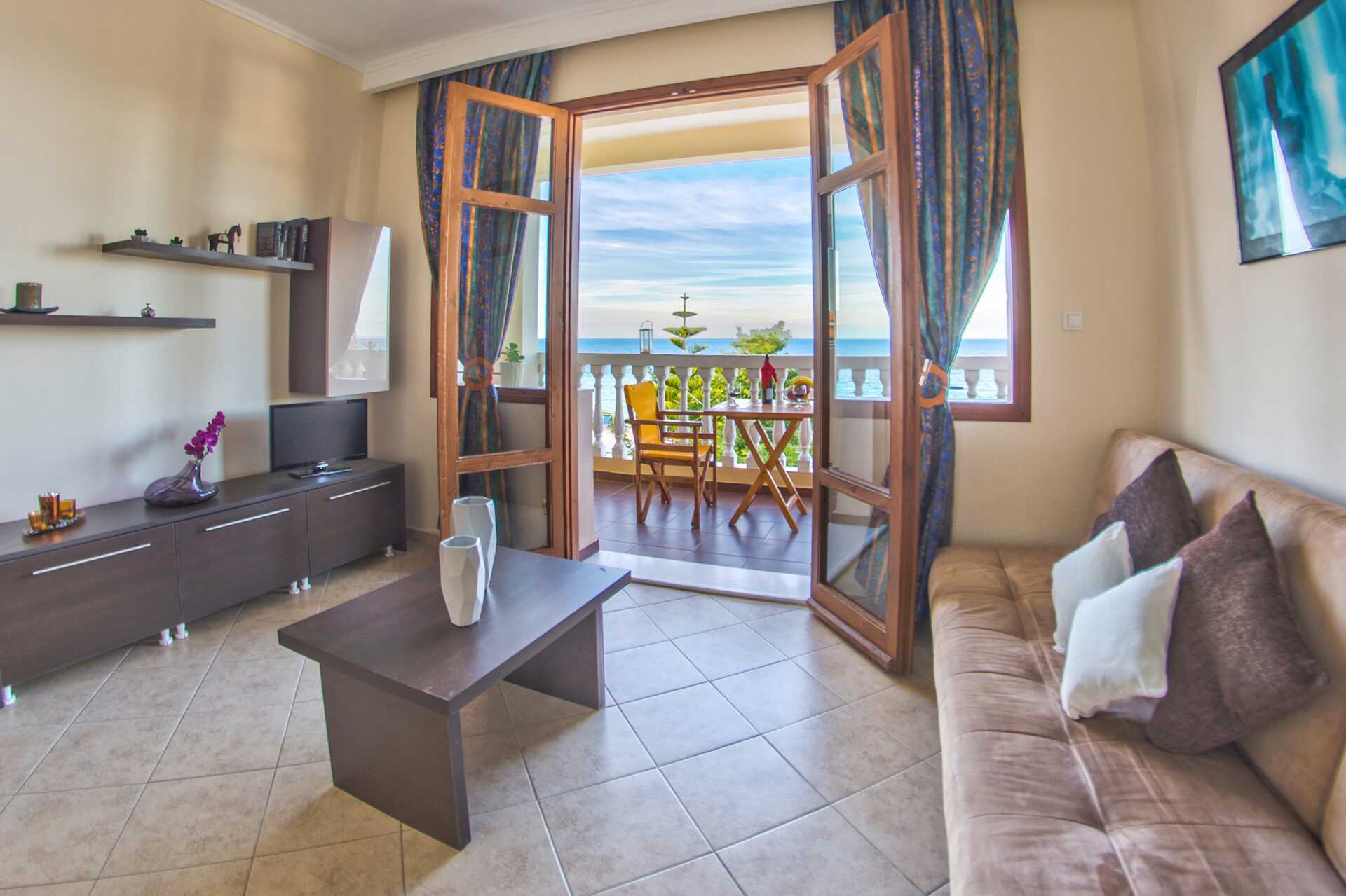 Kaksio. Loukas on the Waves, Tragaki, Zakynthos, Kreikka.