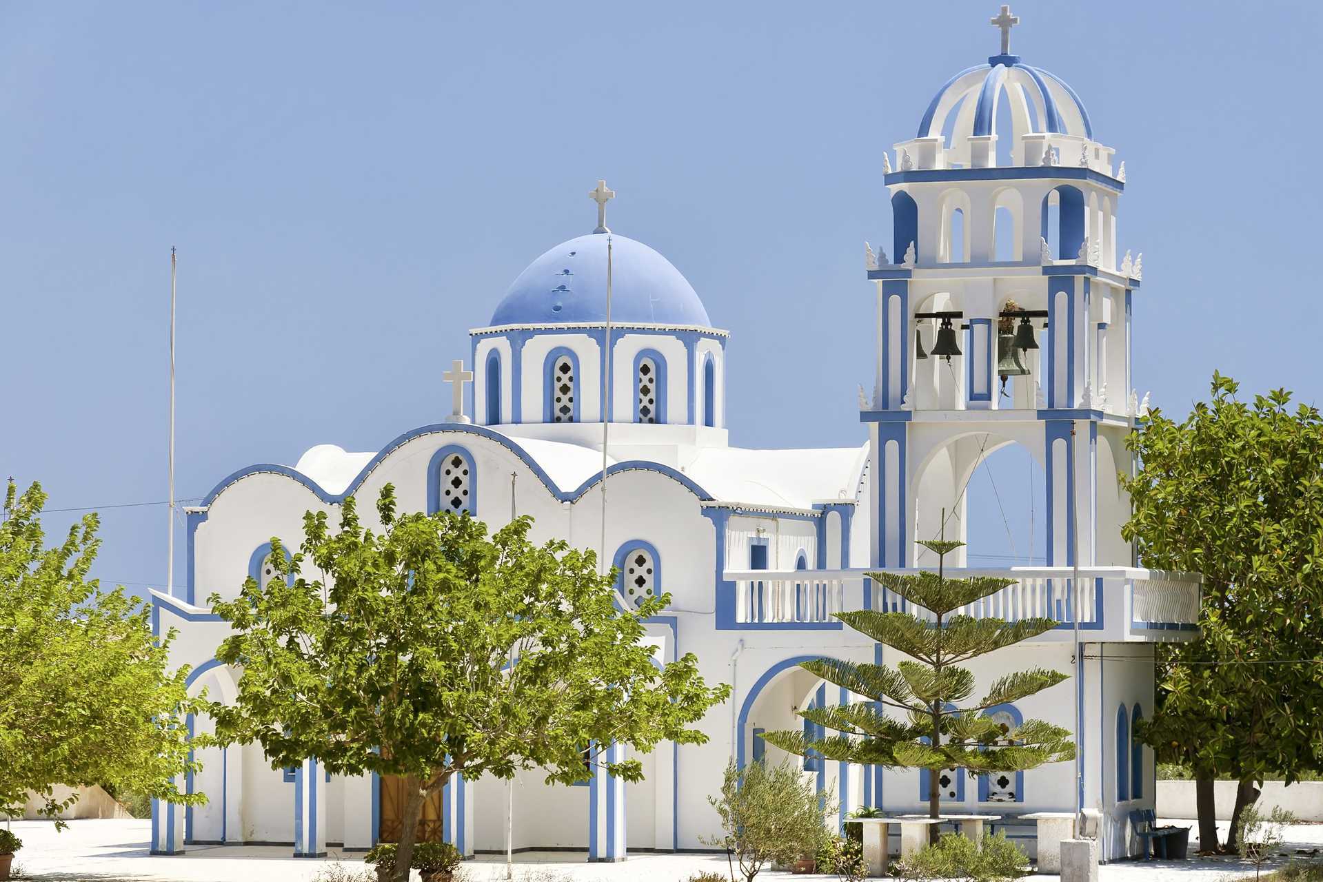 Kirkko. Kamari, Santorini, Kreikka.