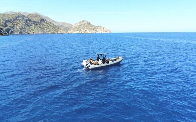 Karpathos pinnan alla – kokeile snorklausta