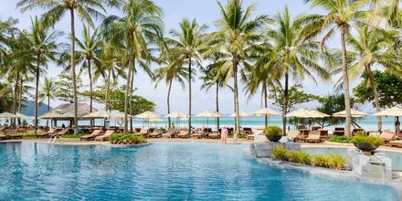 Apollomatkojen hotelli Katathani Phuket Beach Resort & Spa sijaitsee Kata Noi Beachilla.