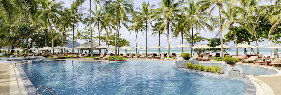 Apollomatkojen hotelli Katathani Phuket Beach Resort & Spa sijaitsee Kata Noi Beachilla.
