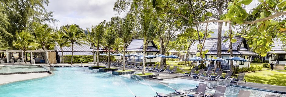 Allasalue, hotelli Khaolak Emerald Beach Resort, Thaimaa.