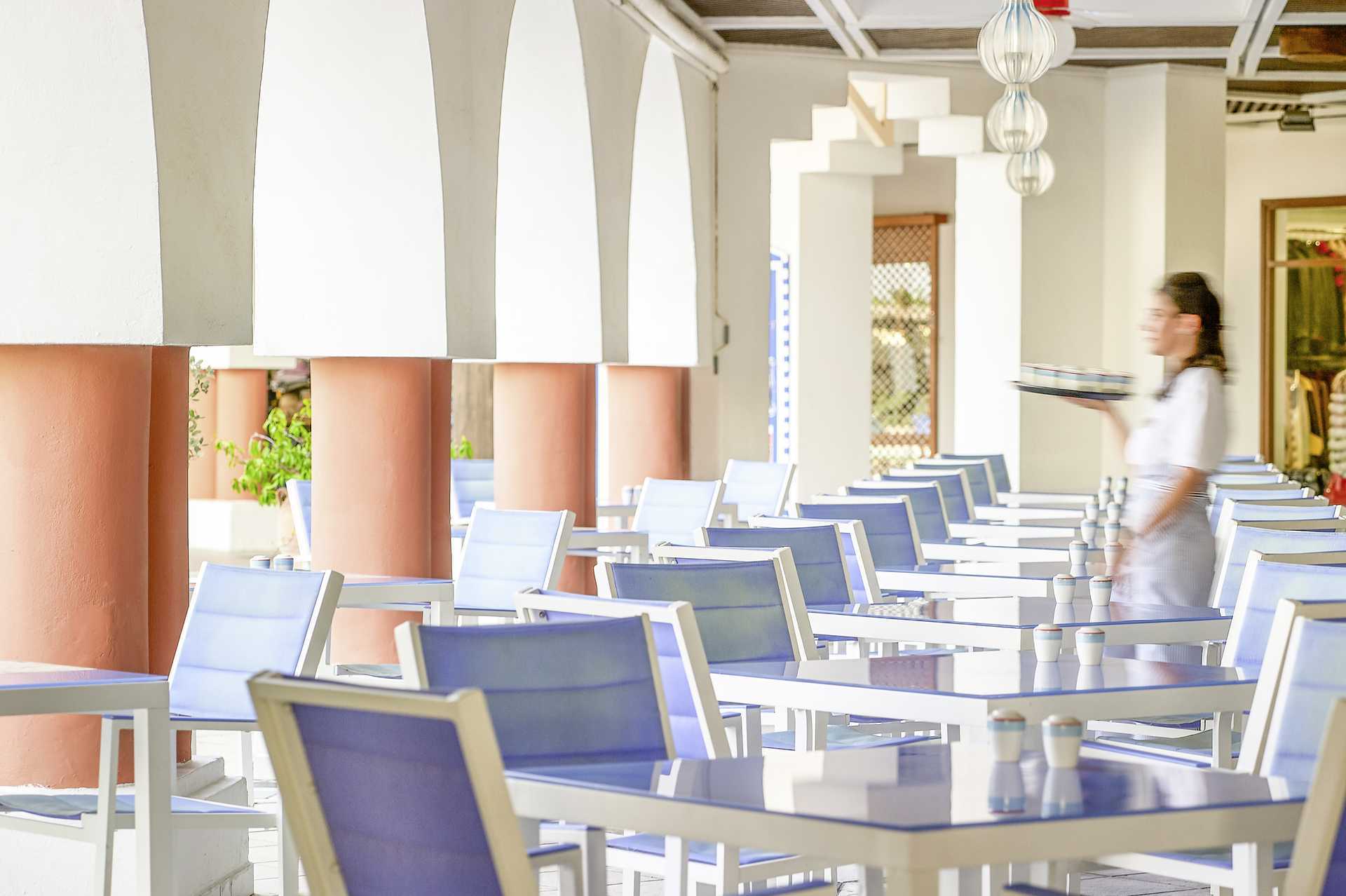 Aldemar Knossos Royal -hotellin snackbaari Hersonissoksessa Kreetalla.