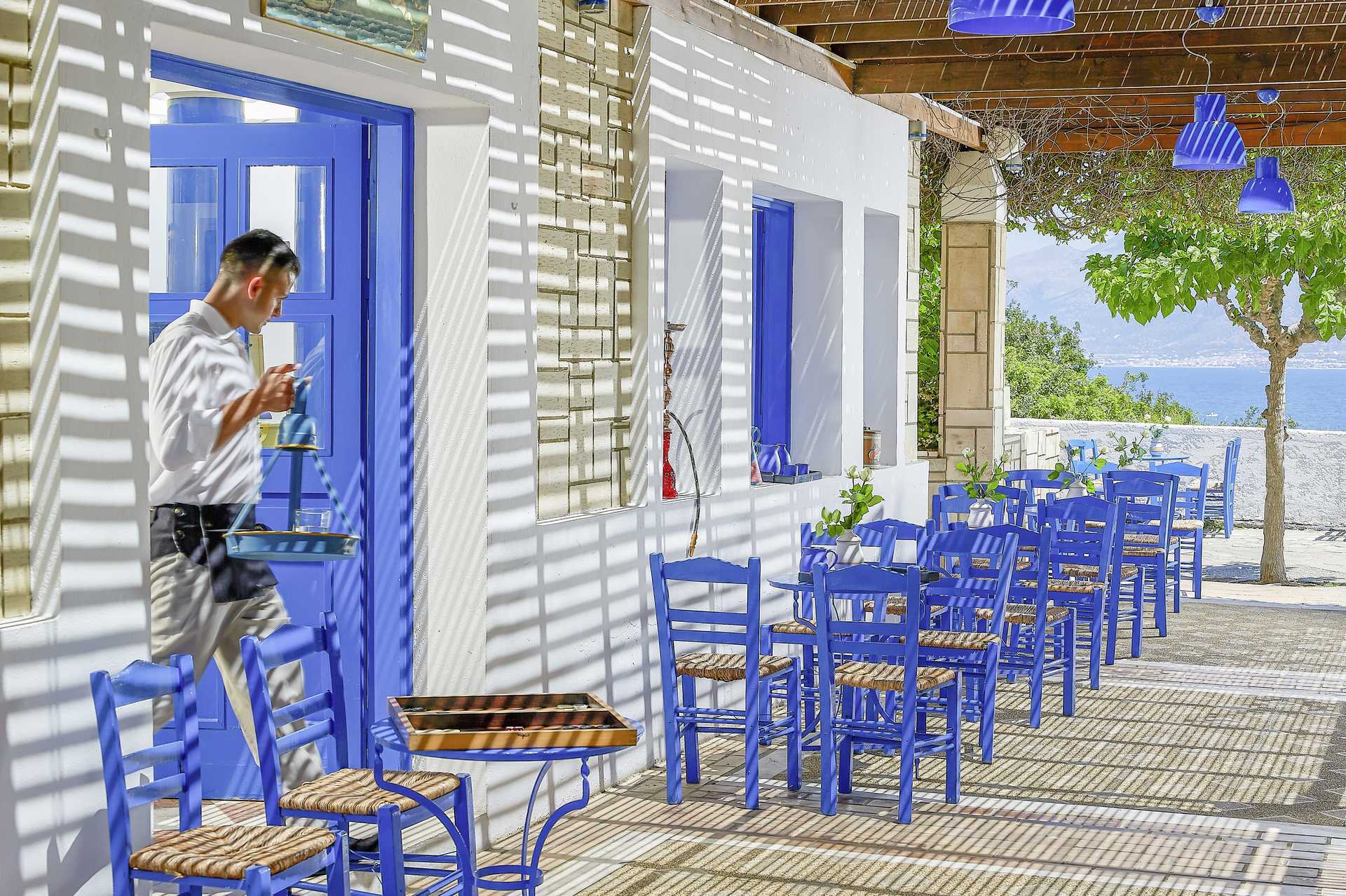 Kahvila Aldemar Knossos Royal -hotellissa Hersonissoksessa Kreetalla.